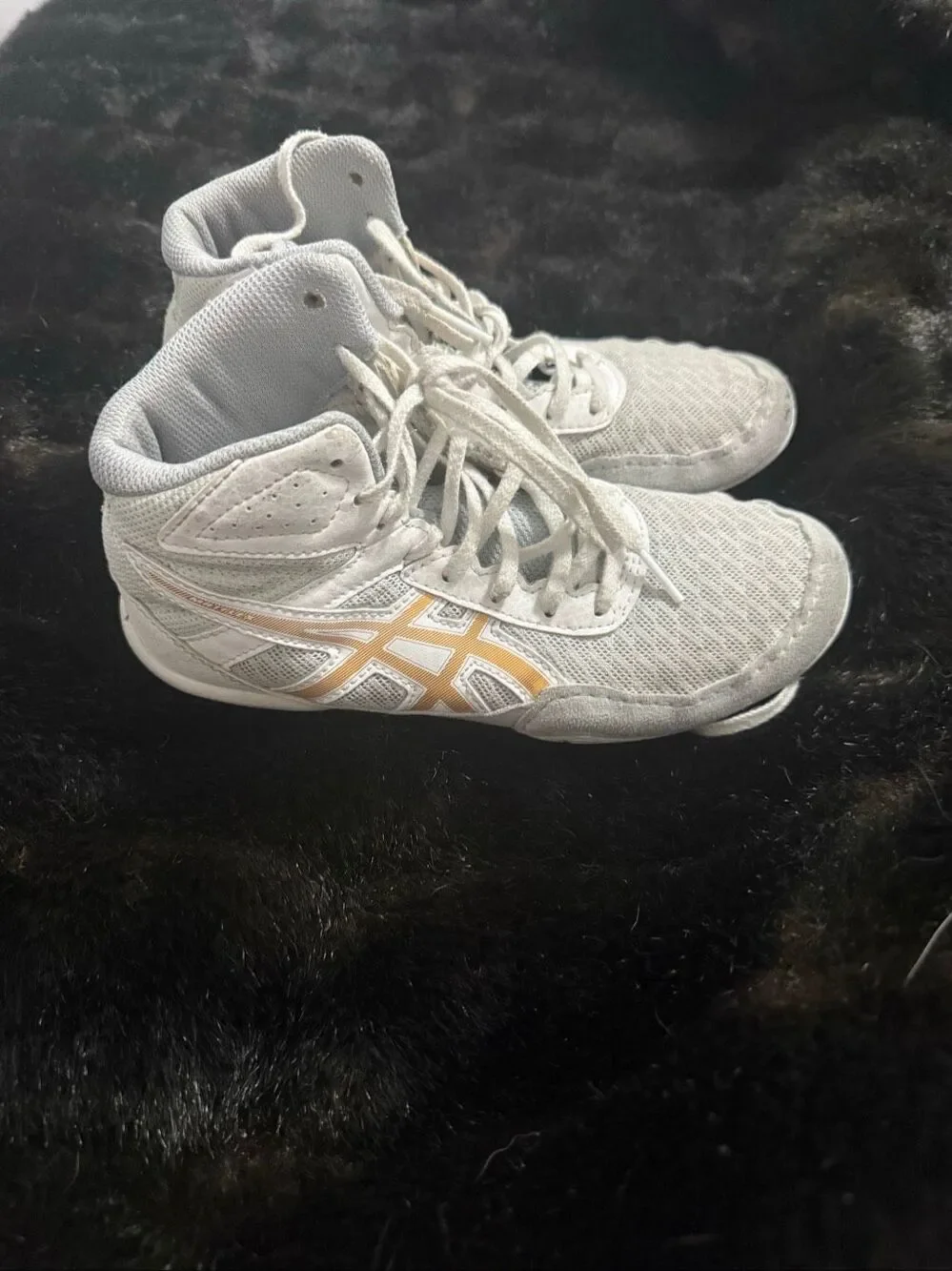 ASICS MATFLEX Youth Big Kids 3 3y Gray, White & Gold Wrestling Shoes
